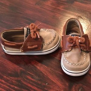 Boys Sperry shoes! Size 4